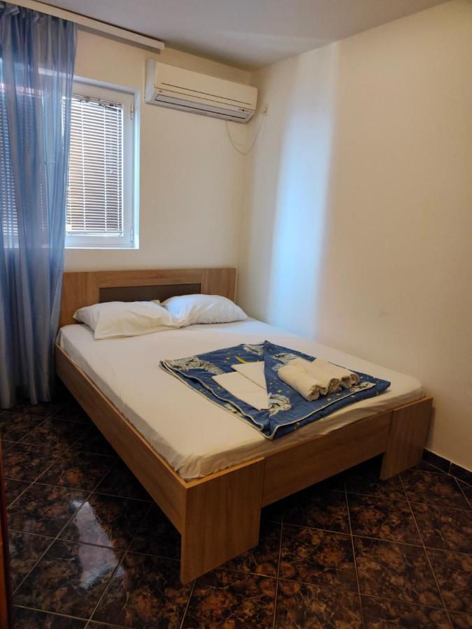 Apartments Drobni Pijesak Petrovac Buitenkant foto