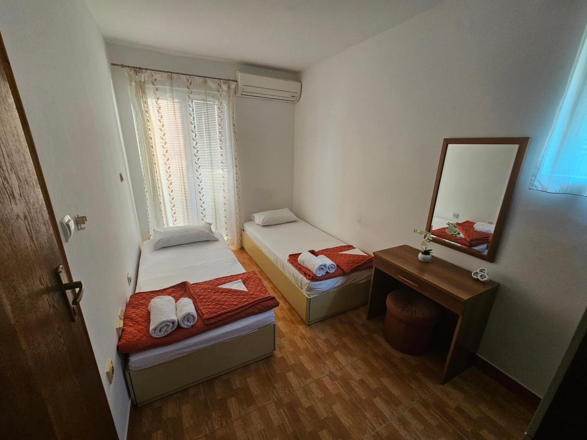 Apartments Drobni Pijesak Petrovac Kamer foto