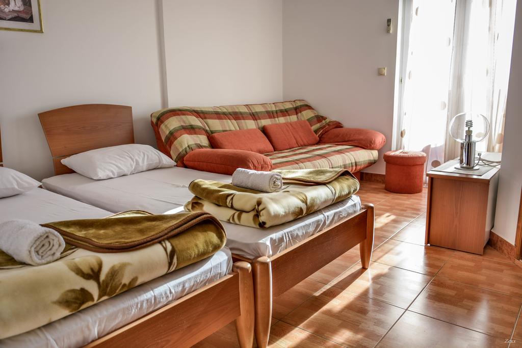 Apartments Drobni Pijesak Petrovac Buitenkant foto