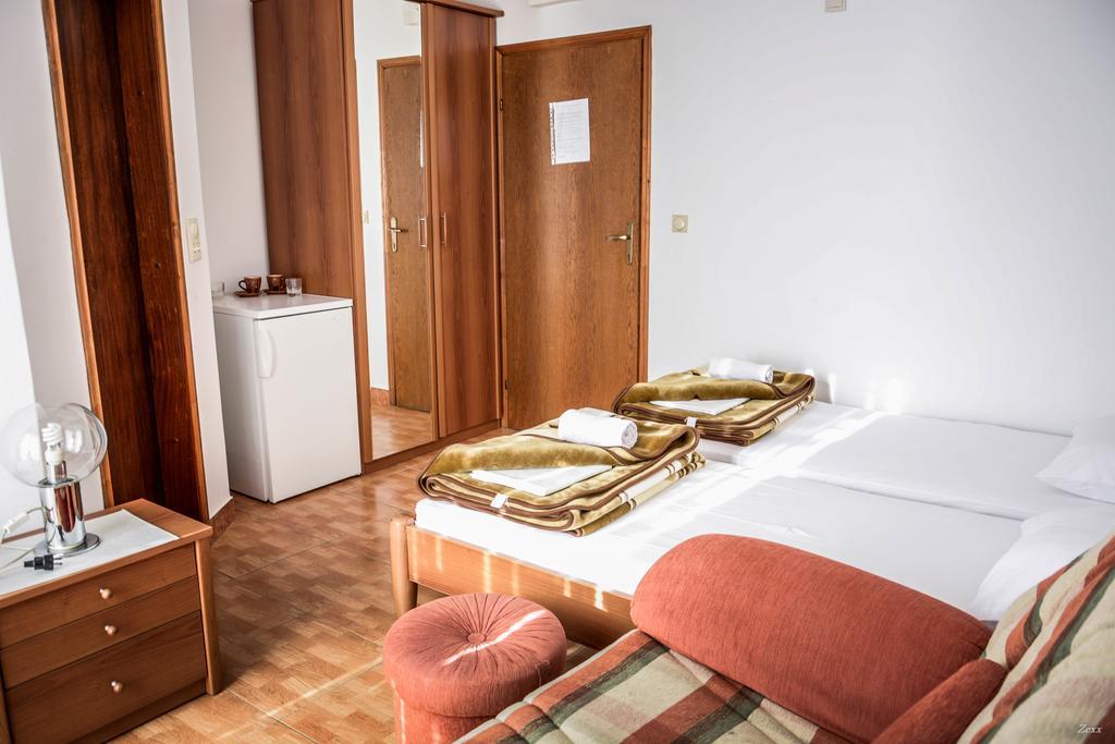 Apartments Drobni Pijesak Petrovac Buitenkant foto