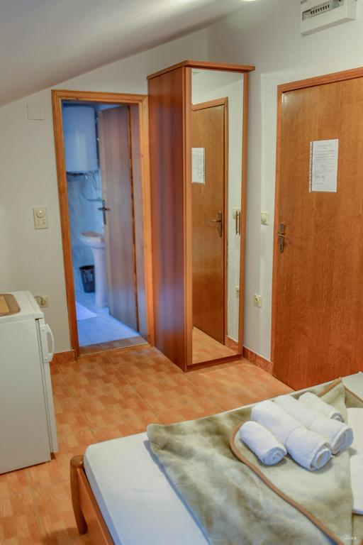 Apartments Drobni Pijesak Petrovac Buitenkant foto