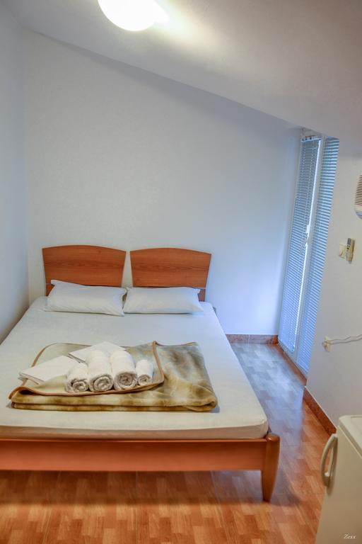 Apartments Drobni Pijesak Petrovac Buitenkant foto