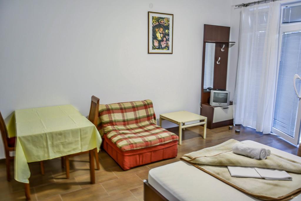Apartments Drobni Pijesak Petrovac Buitenkant foto