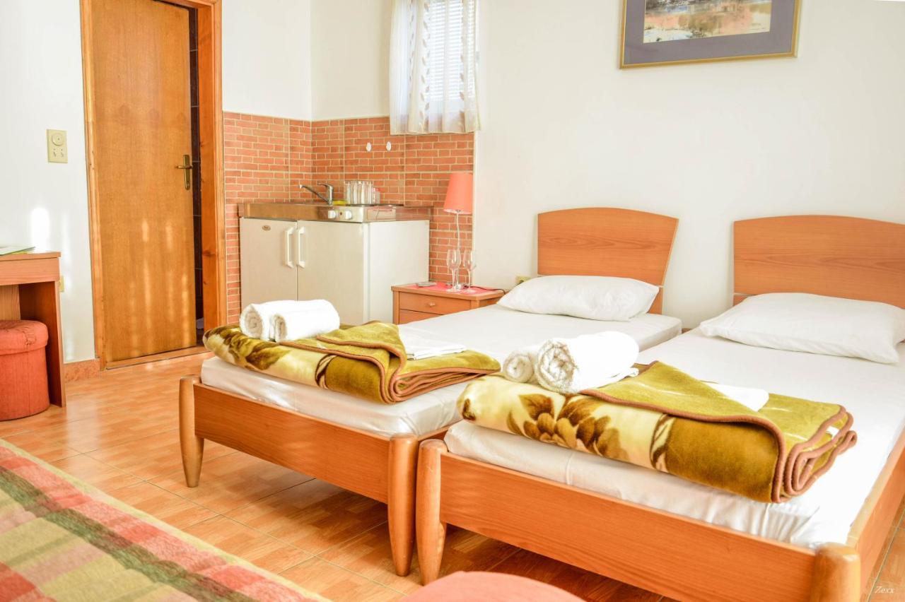 Apartments Drobni Pijesak Petrovac Buitenkant foto
